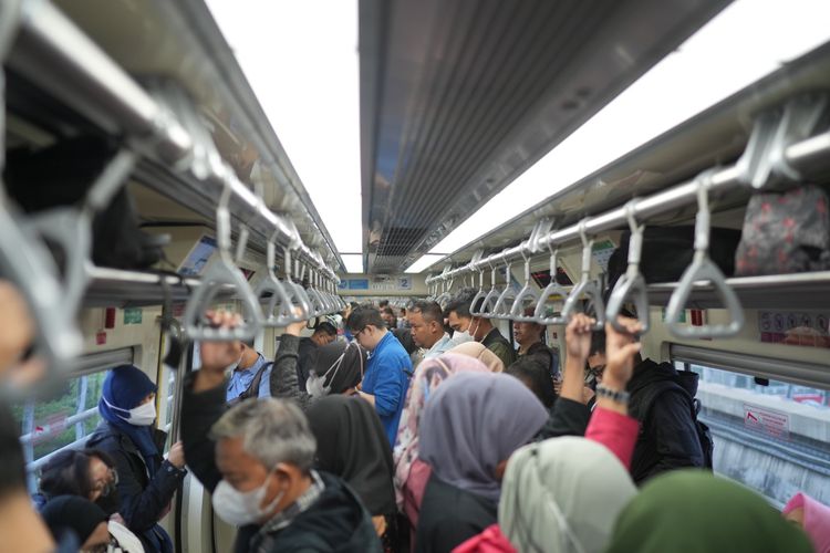 LRT Jabodebek Layani 21 Juta Penumpang, Terbanyak Stasiun Dukuh Atas