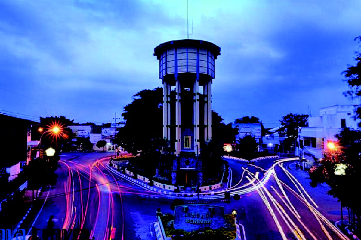 UMR Jombang 2024 atau UMK Jombang diputuskan sebesar Rp 2.945.544. UMR Kabupaten Jombang ada di urutan ke-10 tertinggi se-Jatim.