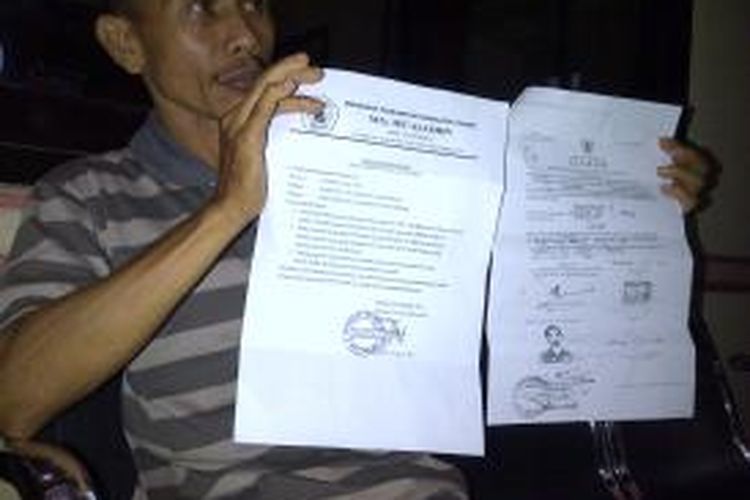 Warga laporkan Kades Kuwolu, Kecamatan Bululawang, Kabupaten Malang, karena diduga ijazah yang dimilikinya palsu, saat digunakan pencalonan Kepala desa. Rabu (11/12/2013).