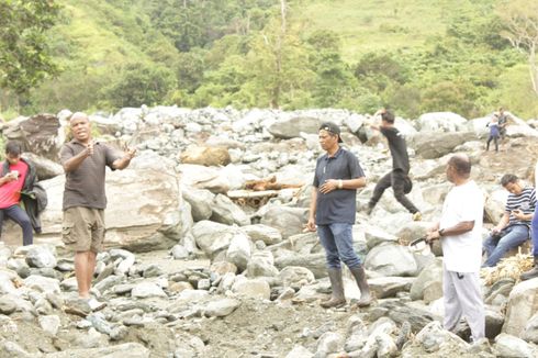 Fotonya di Lokasi Bencana Viral, Ini Penjelasan Wakil Bupati Jayapura