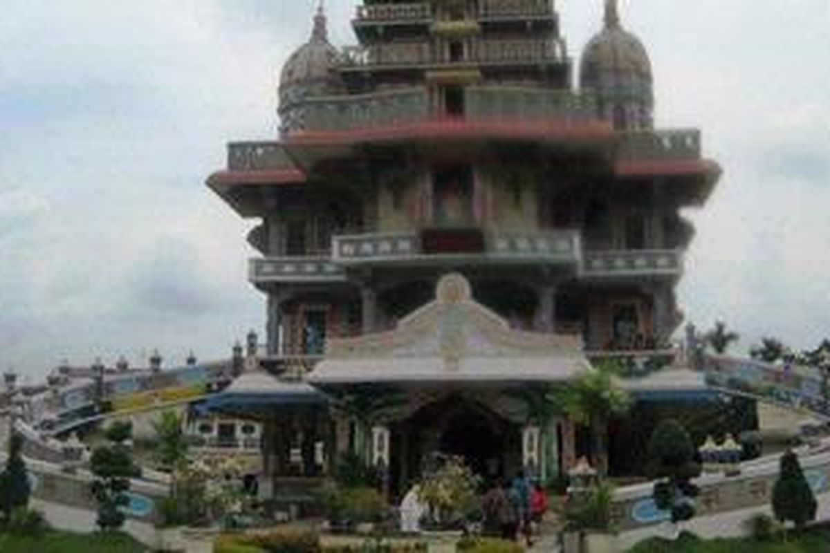 Objek wisata religi Graha Maria Annai Valangkanni di Medan.