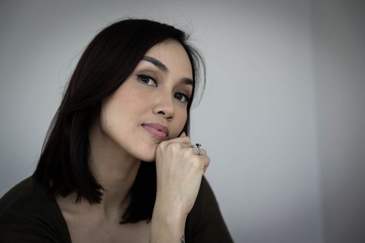 Sara Wijayanto berpose usai wawancara promo film Sabrina di Menara Kompas Gramedia , Palmerah Selatan, Jakarta, Rabu (09/5/2018). Film garapan rumah produksi Hitmaker Studios yang bergenre horor tersebut akan tayang pada 12 Juli 2018.