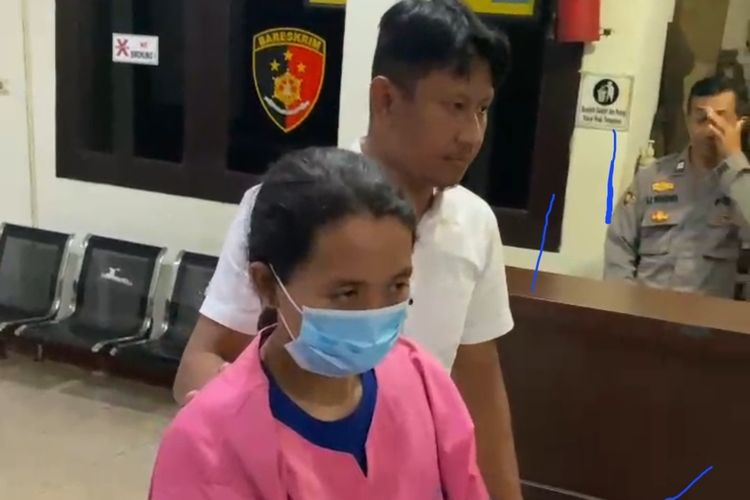 S (44), seorang ibu rumah tangga asal Desa Siding, Kecamatan Bancar, Kabupaten Tuban, Jawa Timur, ditangkap dan dijadikan tersangka pencurian sepeda motor di 7 lokasi gara-gara terlilit hutang dan sering ditagih rentenir keliling atau Bank plecit. Kamis (16/1/2025),