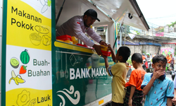 Jelang Ramadhan, Baznas Distribusikan Makanan untuk Anak Yatim 