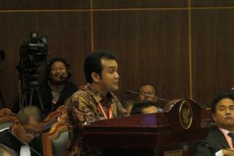 Direktur Sinergi Masyarakat untuk Demokrasi Indonesia Said Salahuddin menjadi saksi ahli tim Prabowo Subianto-Hatta Rajasa dalam sidang perselisihan hasil pemilihan umum presiden dan wakil presiden di Gedung Mahkamah Konstitusi, Jumat (15/8/2014).