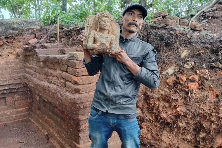 Penampakan Arca Nandiswara yang ditemukan saat ekskavasi Situs Pandegong, di Dusun Kwasen, Desa Menganto, Kabupaten Jombang, Jawa Timur.