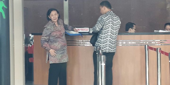 Mantan Sekretaris Jenderal Kementerian Dalam Negeri Diah Anggraini, setelah diperiksa Komisi Pemberantasan Korupsi, Jumat (23/3/2018).