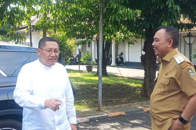 Mantan Ketua Umum DPP Partai Demokrat Anas Urbaningrum bertemu Bupati Purworejo Agus Bastian. Dalam pertemuan itu keduanya membahas soal politik menjelang Pemilu 2024 mendatang. 