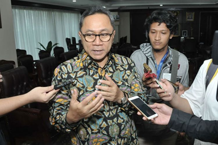 Ketua MPR RI Zulkifli Hasan ditemui wartawan di ruang kerjanya di kompleks DPR/MPR/DPD Senayan, Jakarta, Kamis (24/8/2017) siang. (Dok. MPR)
