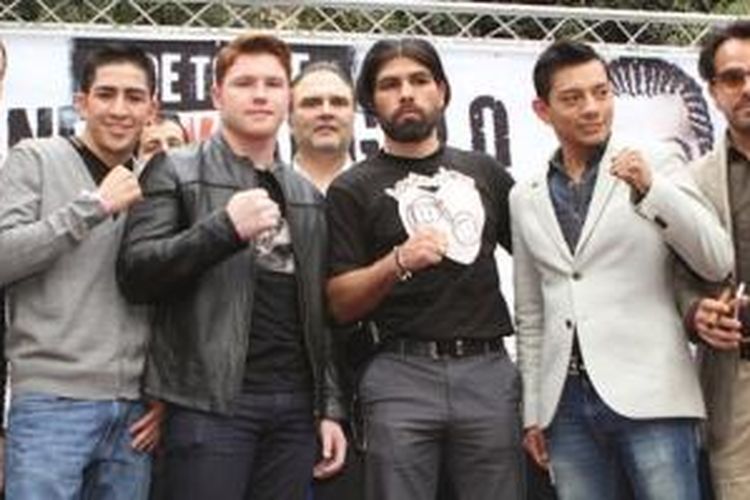 Saul Canelo ALvarez saat bertemu calon lawannya,  Alfredo Angulo untuk pertarungan di MGM Grand Arena, Las Vegas pada 8 Maret mendatang.