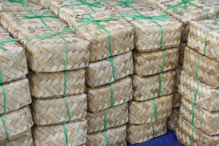 Ilustrasi besek bambu. Besek bambu adalah salah satu alternatif wadah non plastik yang digunakan untuk membagikan daging kurban. 