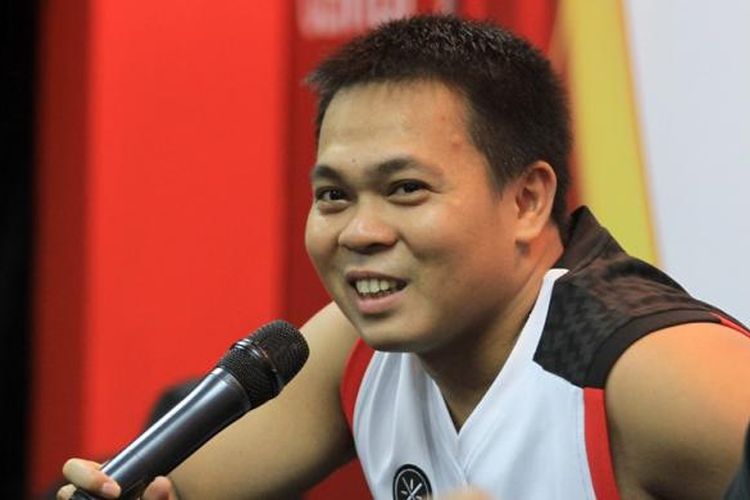 Pebulu tangkis Jaya Raya, Markis Kido, berbicara kepada media pada konferensi pers Djarum Superliga Badminton 2015 di Denpasar, Bali, Senin (26/1/2015).