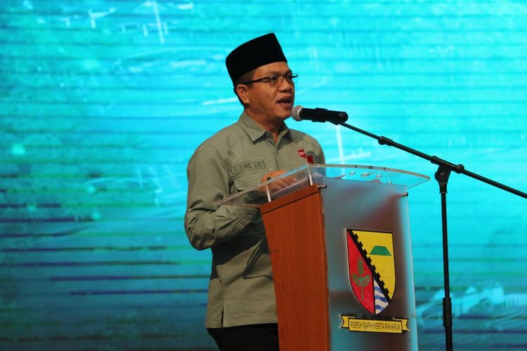 Bupati Bandung Dadang Supriatna memberikan sambutan di salah satu kegiatannya di Soreang, Kabupaten Bandung, Jawa Barat, Selasa (10/9/2024)