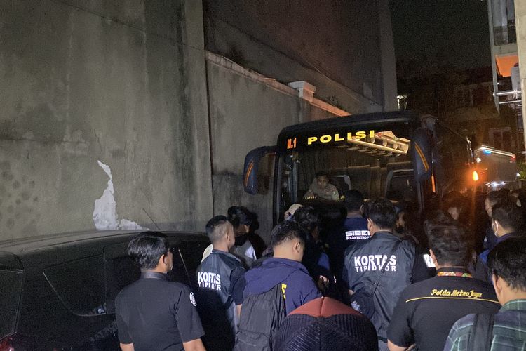 Ruko Kosong di Cipete Jadi Lokasi Ke-13 Penggeledahan Kasus Korupsi, Ini yang Disita Polisi