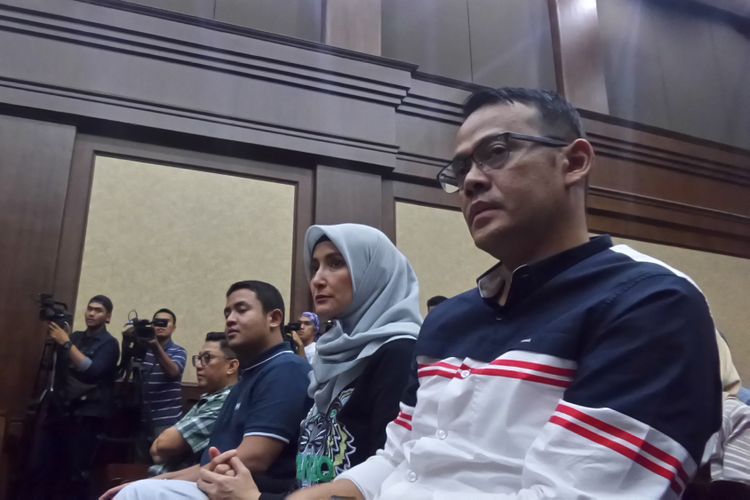 Fahmi Darmawansyah dan Inneke Koesherawati di Pengadilan Tipikor Jakarta, Rabu (24/5/2017).