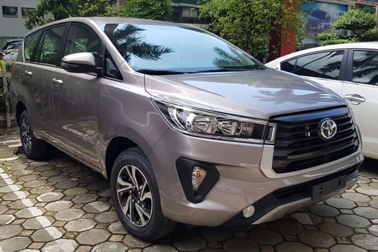 Tampilang Toyota Kijang Innova yang meluncur di Vietnam.