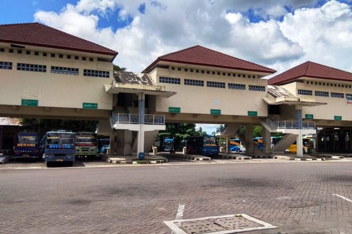 Terminal Giwangan, Yogyakarta merupakan salah satu pintu masuk bagi pendatang yang datang ke Yogyakarta.