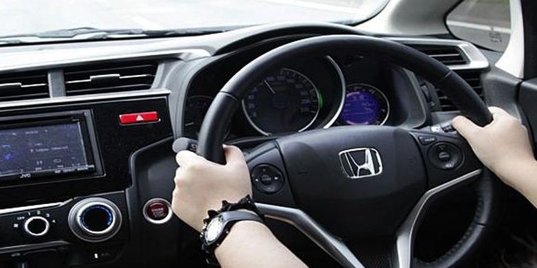 Cara Benar Mengemudi Mobil Transmisi Matik Agar Tak Menyeruduk Halaman All Kompas Com