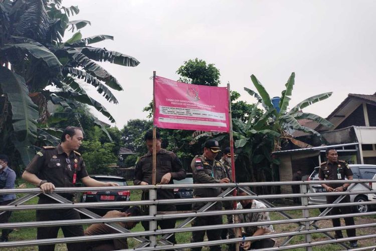Penyidik Kejati Banten menyita aset berupa sibidang tanah seluas 629 m2 di Pondok Aren, Kota Tangerang Selatan, Banten milik tersangka kasus dugaan korupsi kredit fiktif di Bank Banten.