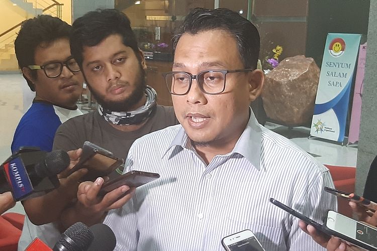 Plt Juru Bicara KPK Ali Fikri memberi keterangan kepada wartawan di Gedung Merah Putih KPK, Kamis (12/3/2020).