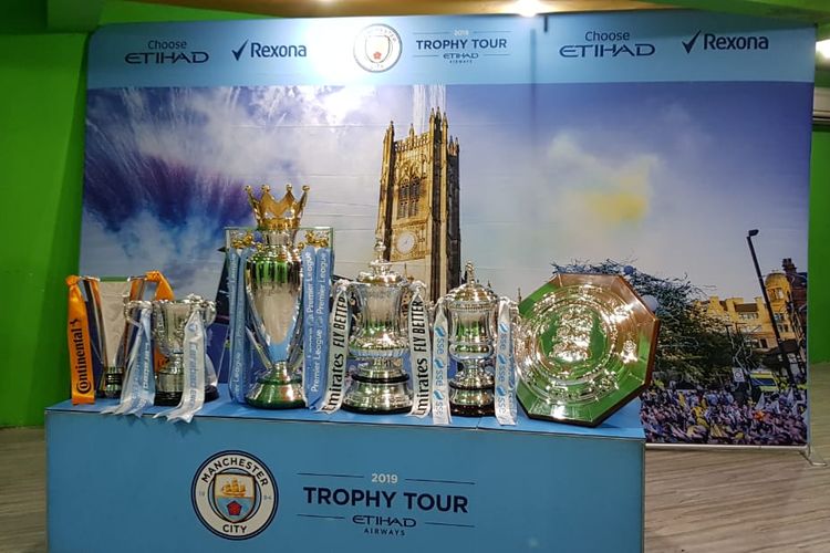 Manchester City mengunjungi Surabaya dalam rangkaian tur trofi Indonesia di M-Radio Building, Surabaya, Jawa Timur, Selasa (15/10/2019) malam. 
