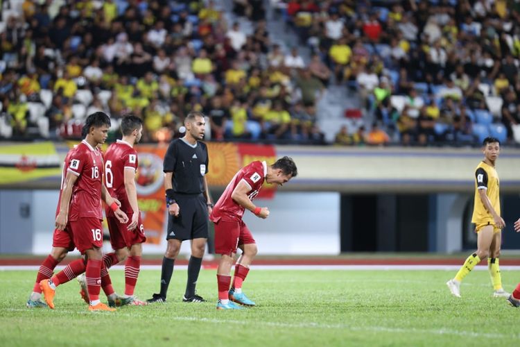 Pemain timnas Indonesia, Egy Maulana Vikri, melakukan selebrasi usai mencetak gol ke gawang Brunei Darussalam dalam laga leg kedua babak pertama Kualifikasi Piala Dunia 2026 di Stadion Sultan Hassanal Bolkiah, Bandar Seri Begawan, pada Selasa (17/10/2023) malam WIB.