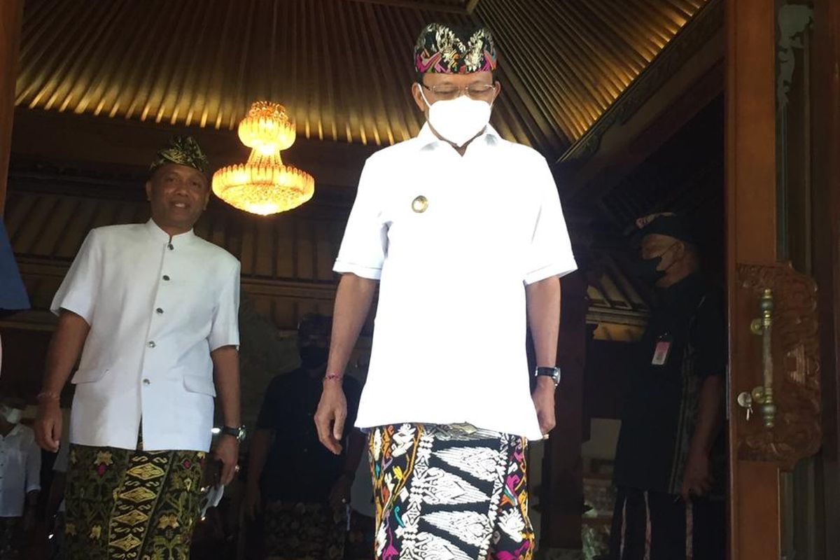 Gubernur Bali Wayan Koster usai menghadiri rapat Paripurna DPRD Bali, Kamis (31/3/2022). Kompas.com/ Yohanes Valdi Seriang Ginta