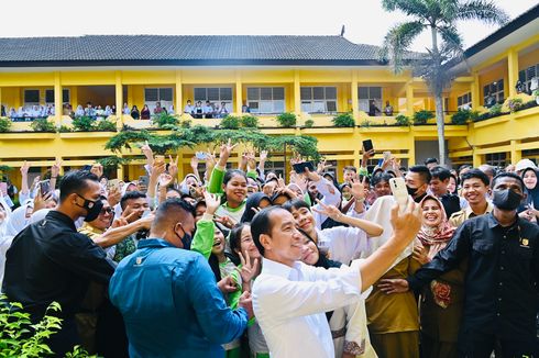 Jokowi Makan Siang di Pondok Kelapo Jelutung Jambi, Ini 10 Menu yang Disiapkan