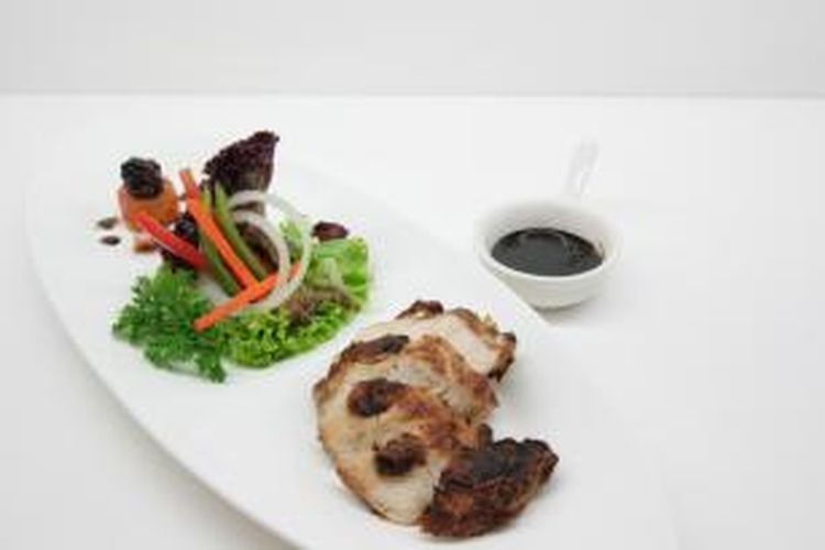 Appetizer Grill Chicken Breast with Mulberry Balsamic
