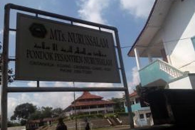 Pondok Pesantren Nurussalam berlokasi di Kampung Cintaharja, Desa Kujang, Kecamatan Cikoneng, Kabupaten Ciamis.
