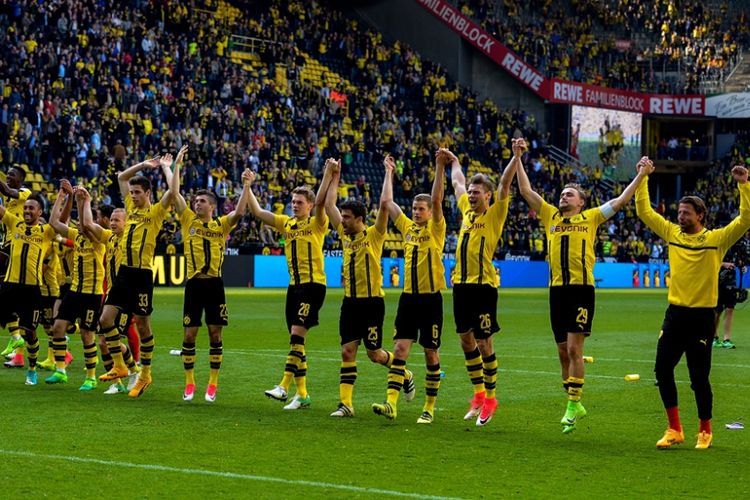 Para pemain Borussia Dortmund merayakan kemenangan atas Hoffenheim pada partai lanjutan Bundesliga 1 - kasta teratas Liga Jerman - di Signal Iduna Park, 6 Mei 2017.