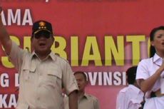 Dilarang Beri Topi, Prabowo Hardik Kadernya di Tengah Kampanye