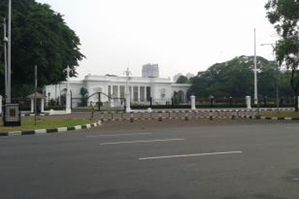 Suasana di depan Istana Negara, Jalan Medan Merdeka Utara, Gambir, Jakarta Pusat, Selasa (30/9/2014), menjelang digelarnya aksi damai penyerahan penghargaan 