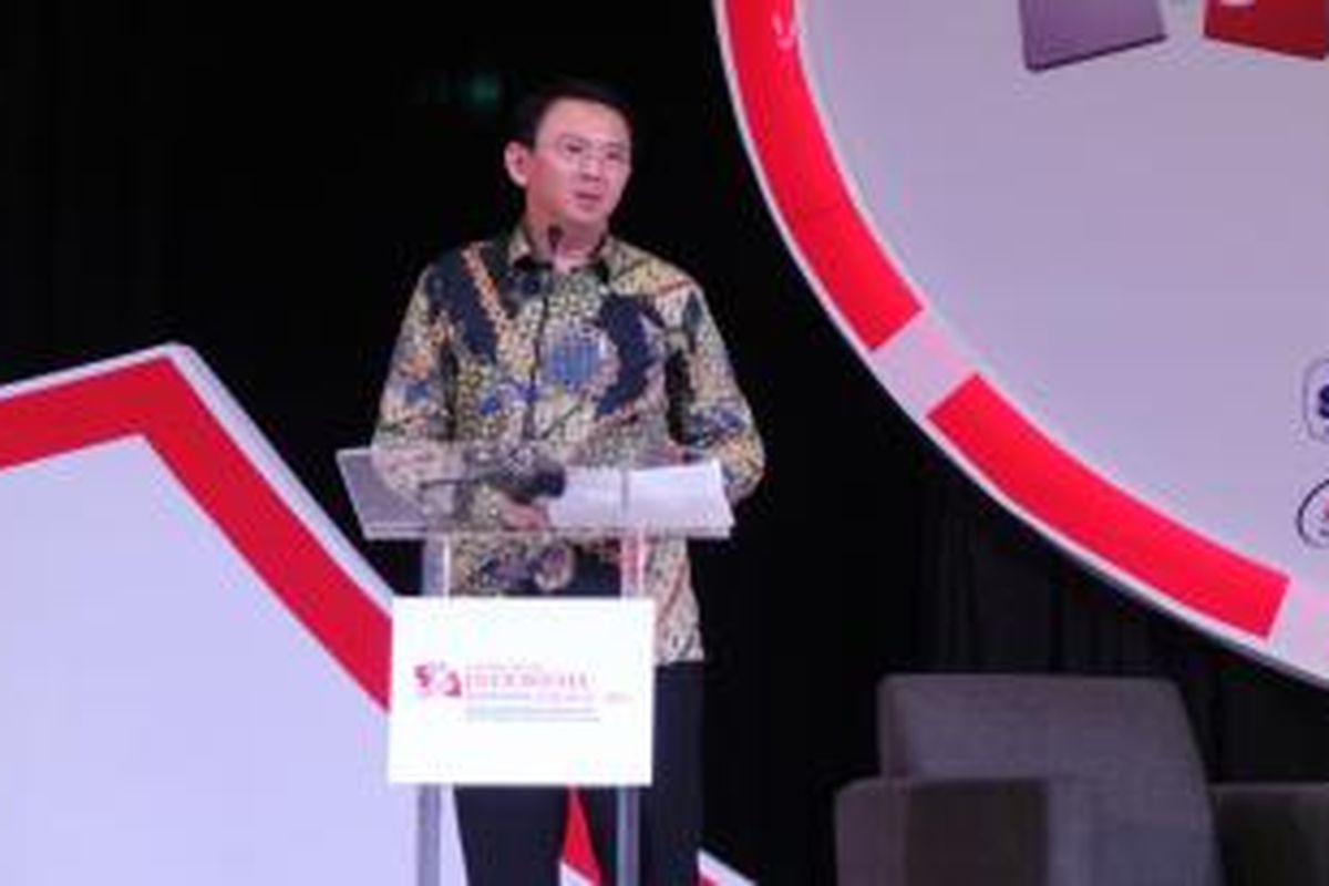 Gubernur DKI Jakarta Basuki Tjahaja Purnama saat menjadi pembicara pada sesi “Inspiring Closing Session” dalam acara Indonesia Knowledge Forum 2015 Conference and Expo-BCA Learning Service (BLS), di Hotel Ritz Carlton, Jakarta, Kamis (8/10/2015).