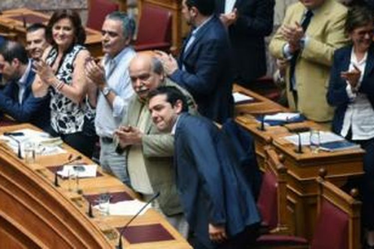 PM Yunani Alexis Tsipras diperkirakan juga akan berusaha mendapatkan persetujuan parlemen. 