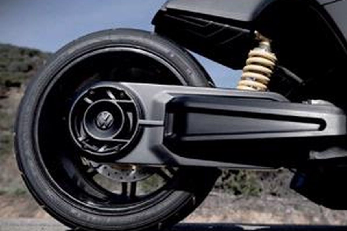 Roda belakang dari prototipe kendaraan roda tiga GX-3 produksi tahun 2006 silam.