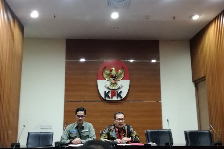 Juru Bicara KPK Febri Diansyah dan Wakil Ketua KPK Saut Situmorang