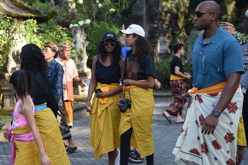 Kunjungi Taman Sari, Dua Putri Obama Pilih 