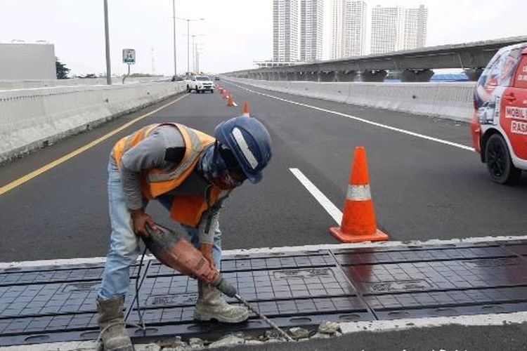 Tarif tol Jakarta Bandung 2023 atau tarif tol Bandung Jakarta sejatinya tidak berubah apabila dibanding tahun 2022, yang mana biaya tol Jakarta Bandung terdekat atau keluar di Padalarang yakni Rp 63.000.