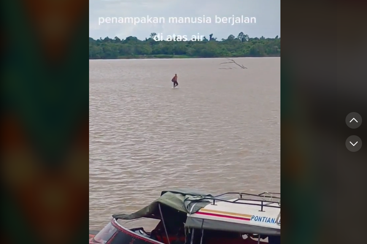 Video viral penampakan manusia berjalan di atas air, ini pengakuan pengunggahnya