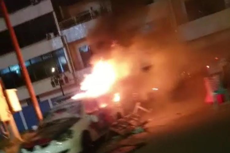 Mobil polisi milik Satuan Lalu Lintas dibakar di Kupang, NTT