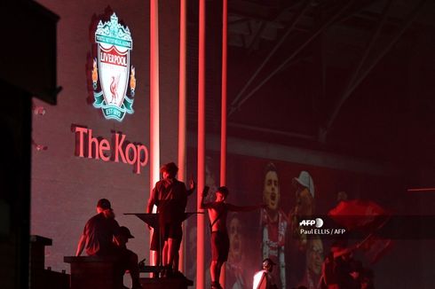 Liverpool Juara Liga Inggris, Fans The Reds Rayakan di Luar Stadion Anfield