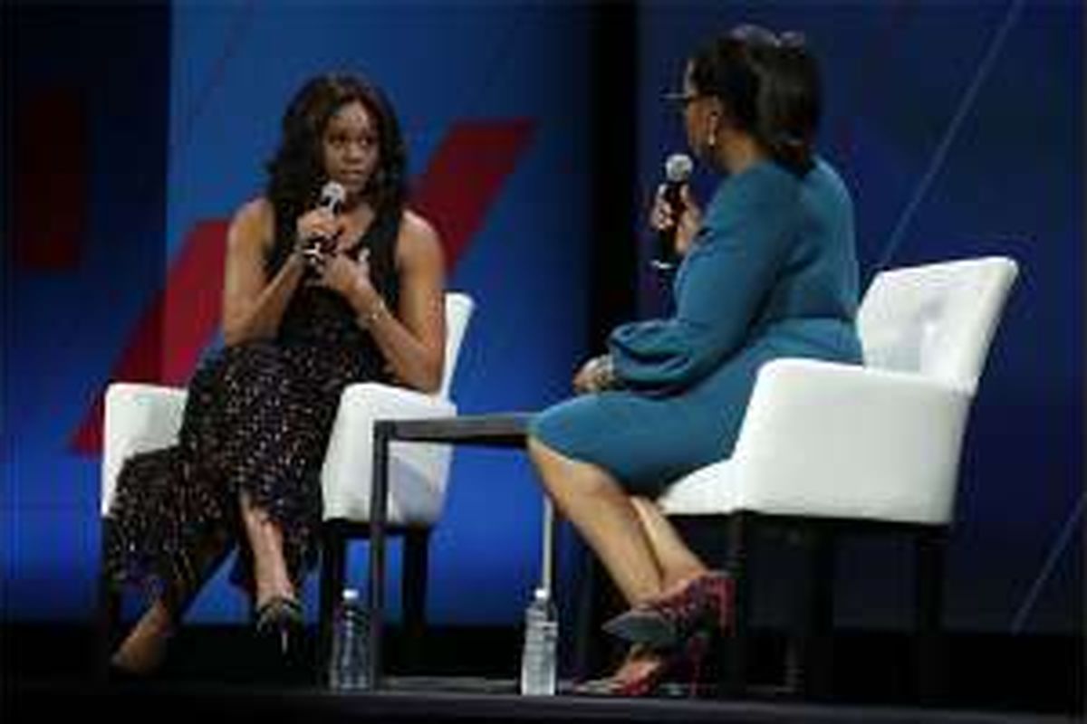 Michelle Obama dan Oprah Winfrey dalam Konferensi Wanita Amerika Serikat.
