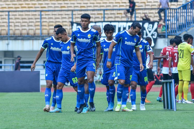Starting eleven Persib jelang melakukan kick off pada pertandingan Persib vs Madura United, Sabtu (30/7/2022), di Stadion Gelora Bandung Lautan Api (GBLA), dalam laga pekan kedua Liga 1 2022-2023. Jadwal Liga 1 2022-2023 pada pekan ketiga memuat duel Borneo FC vs Persib.