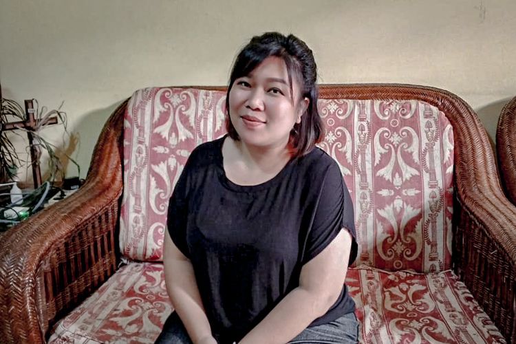 Theodora Mayang (37) korban TPPO Myanmar saat ditemui di kediamannya di Bandung Barat, Senin (6/6/2023).