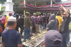 Ratusan Buruh PDP Kahyangan Demo, Jebol Pagar Pendopo Bupati Jember