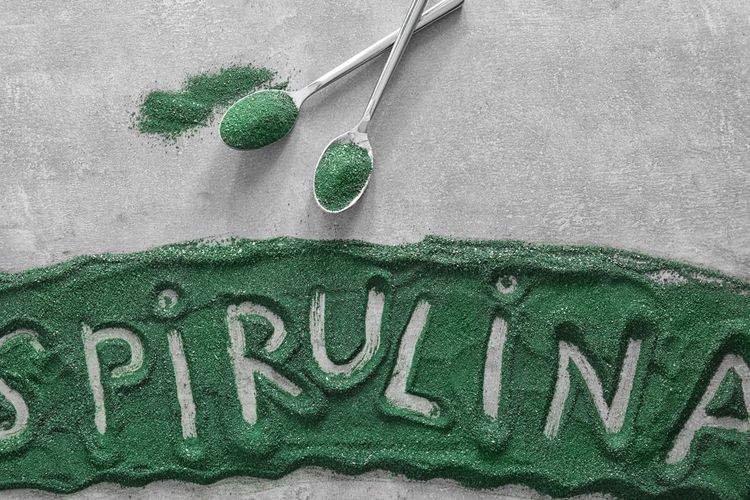 Ilustrasi bubuk spirulina