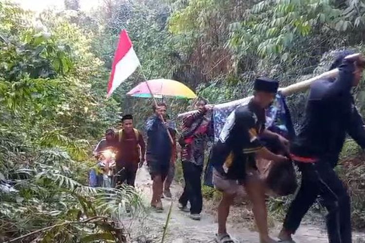 Jalan Rusak, Ibu di Mamasa Terpaksa Melahirkan di Rumah Warga saat Menuju Puskesmas
