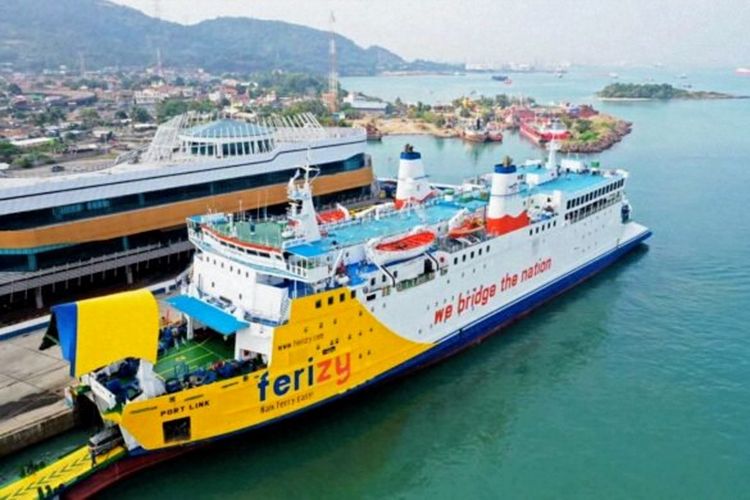 Erupsi Tak Ganggu Penyeberangan Laut, Menhub Imbau Penumpang Gunakan Masker