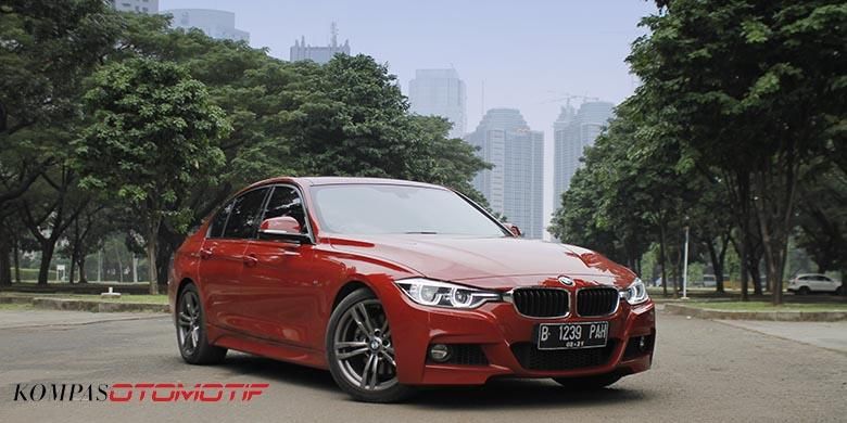 BMW 330i M tampak depan